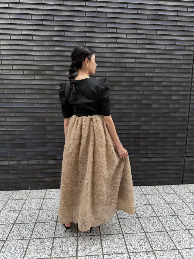 MOCOMOCO SET UP HALF SLEEVE DRESS ベージュ×ブラック 着用写真